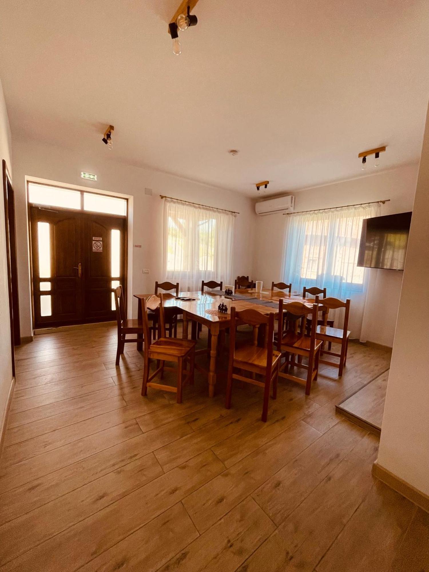 Domeniul Bondarelului Hotel Ocolisu Mic Ngoại thất bức ảnh