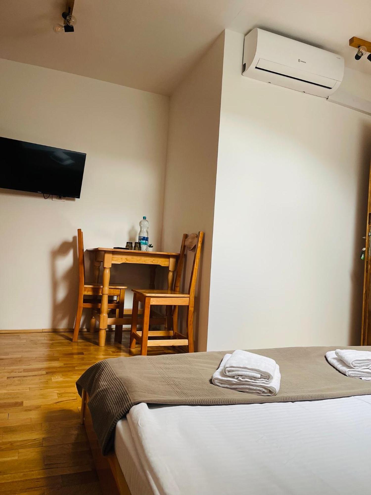 Domeniul Bondarelului Hotel Ocolisu Mic Ngoại thất bức ảnh