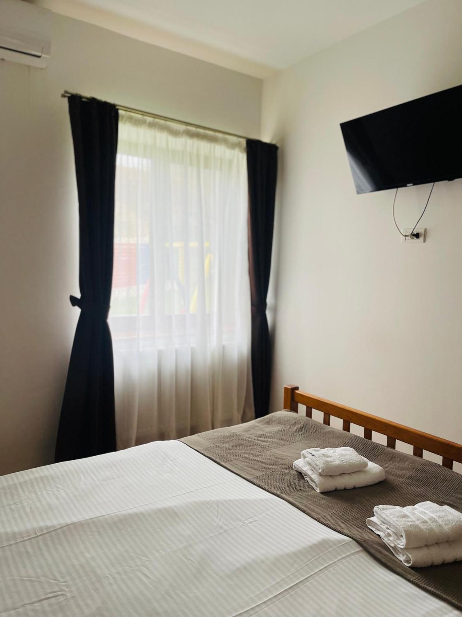 Domeniul Bondarelului Hotel Ocolisu Mic Ngoại thất bức ảnh