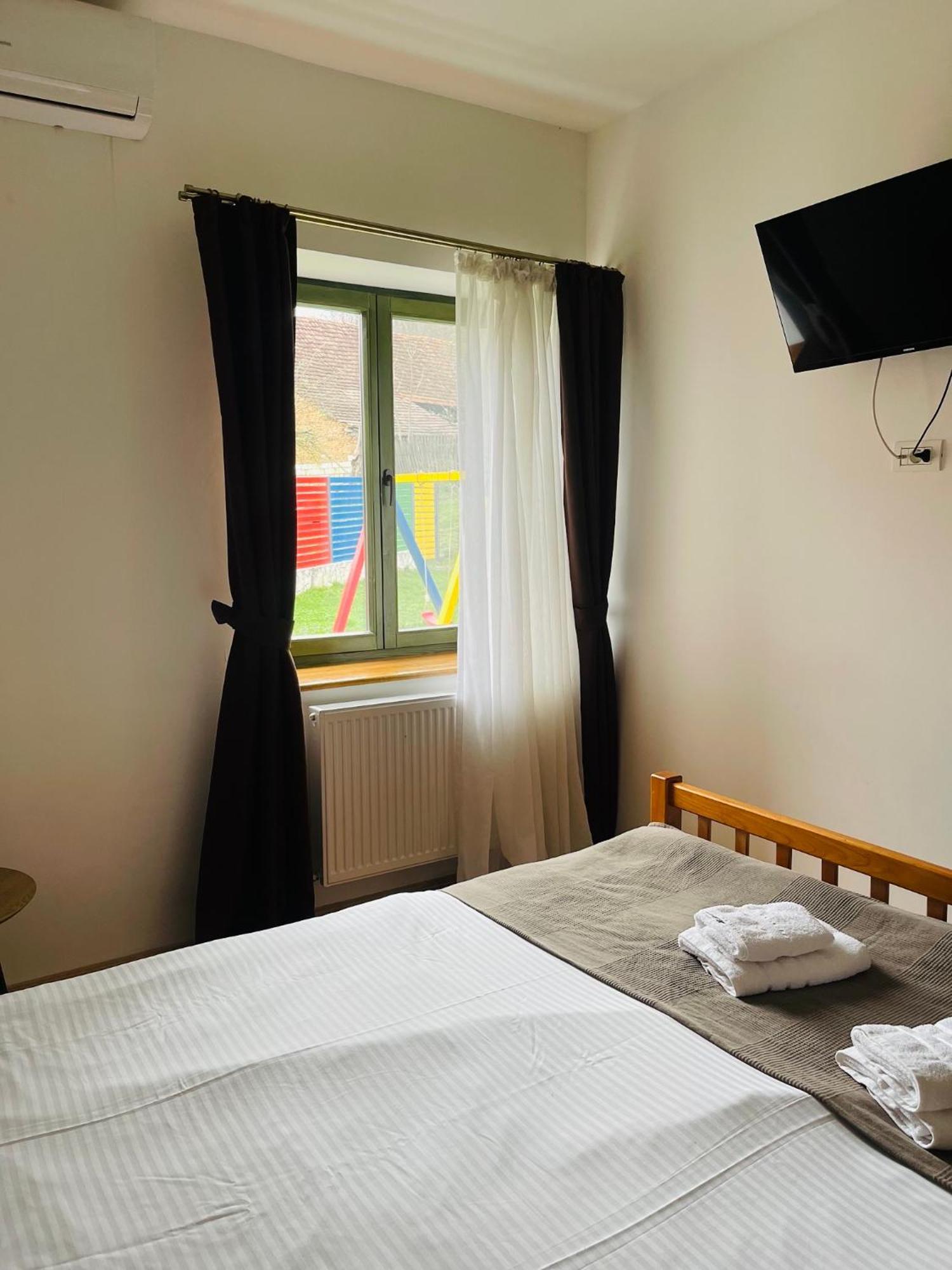 Domeniul Bondarelului Hotel Ocolisu Mic Ngoại thất bức ảnh