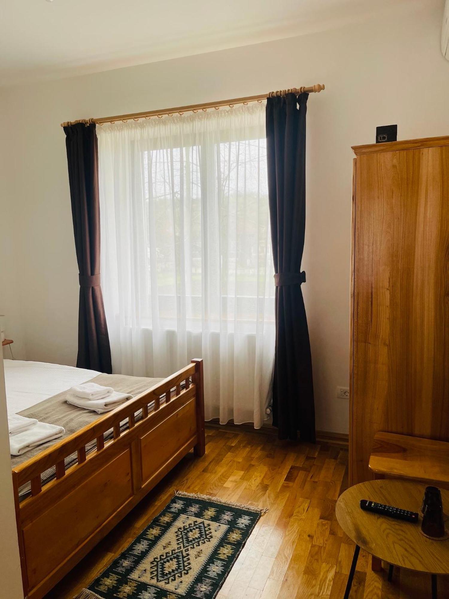 Domeniul Bondarelului Hotel Ocolisu Mic Ngoại thất bức ảnh